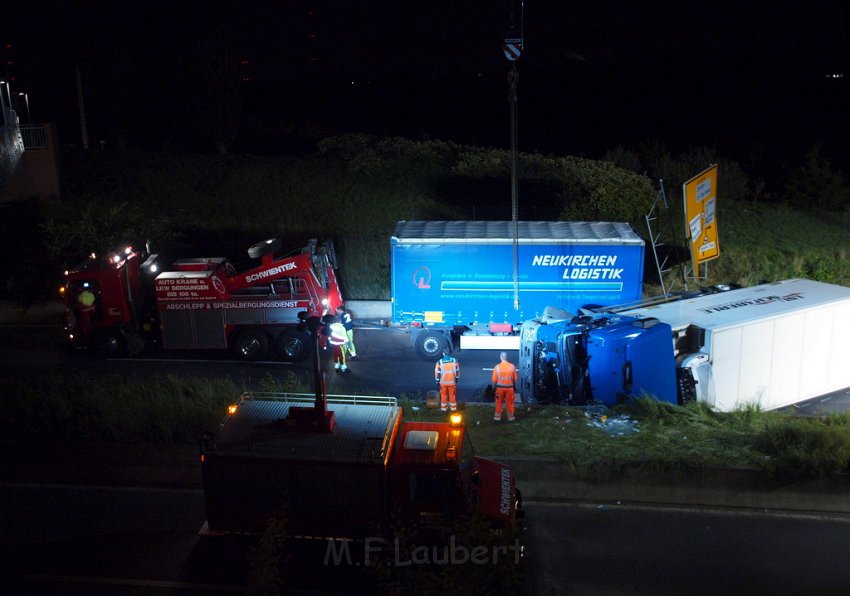 Einsatz BF Koeln PEINGEKLEMMT in Leverkusen P212.JPG